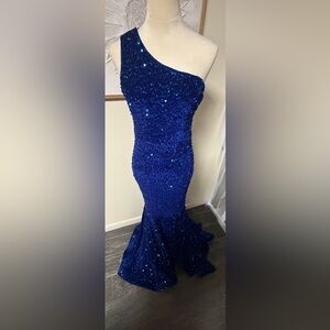Elegant Blue One-Shoulder Sequin Evening Gown